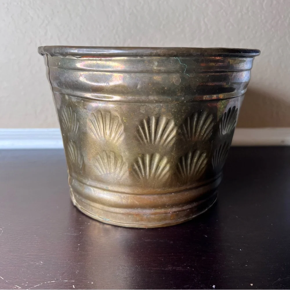 Vintage 1980’s Solid Brass Houseplant Planter / Pot w Seashell / Fan Pattern